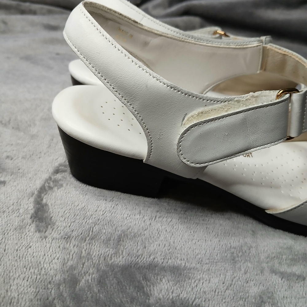 SAS‎ White Leather Sandals - Picture 3 of 16